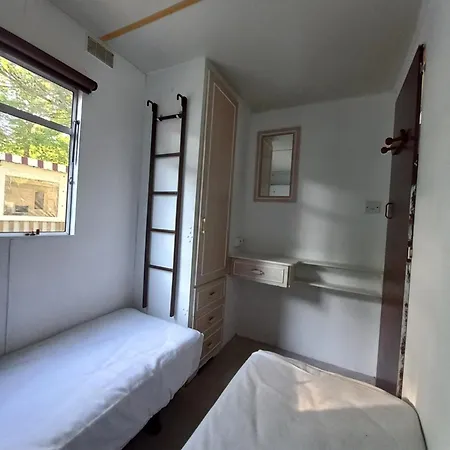 مكان تخييم Camping La Coulumiere *