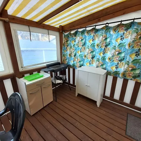 مكان تخييم Camping La Coulumiere *